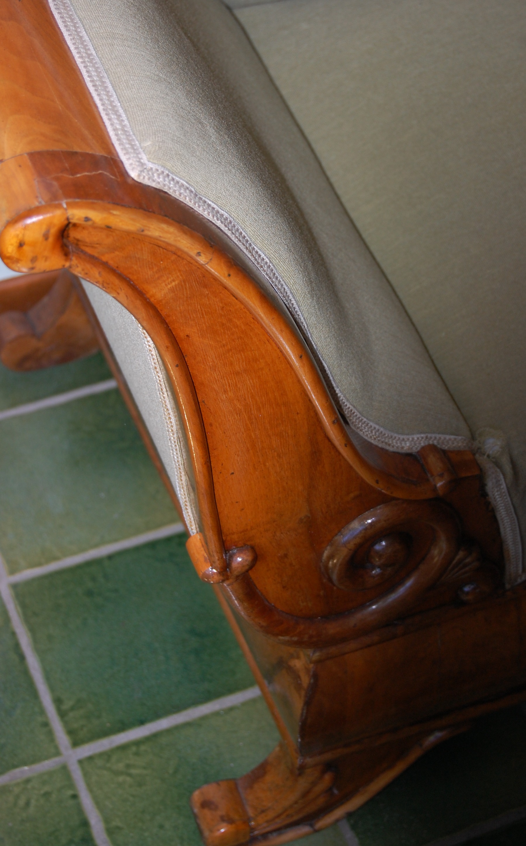 Antique 1840s Walnut veneer Biedermeier sofa 