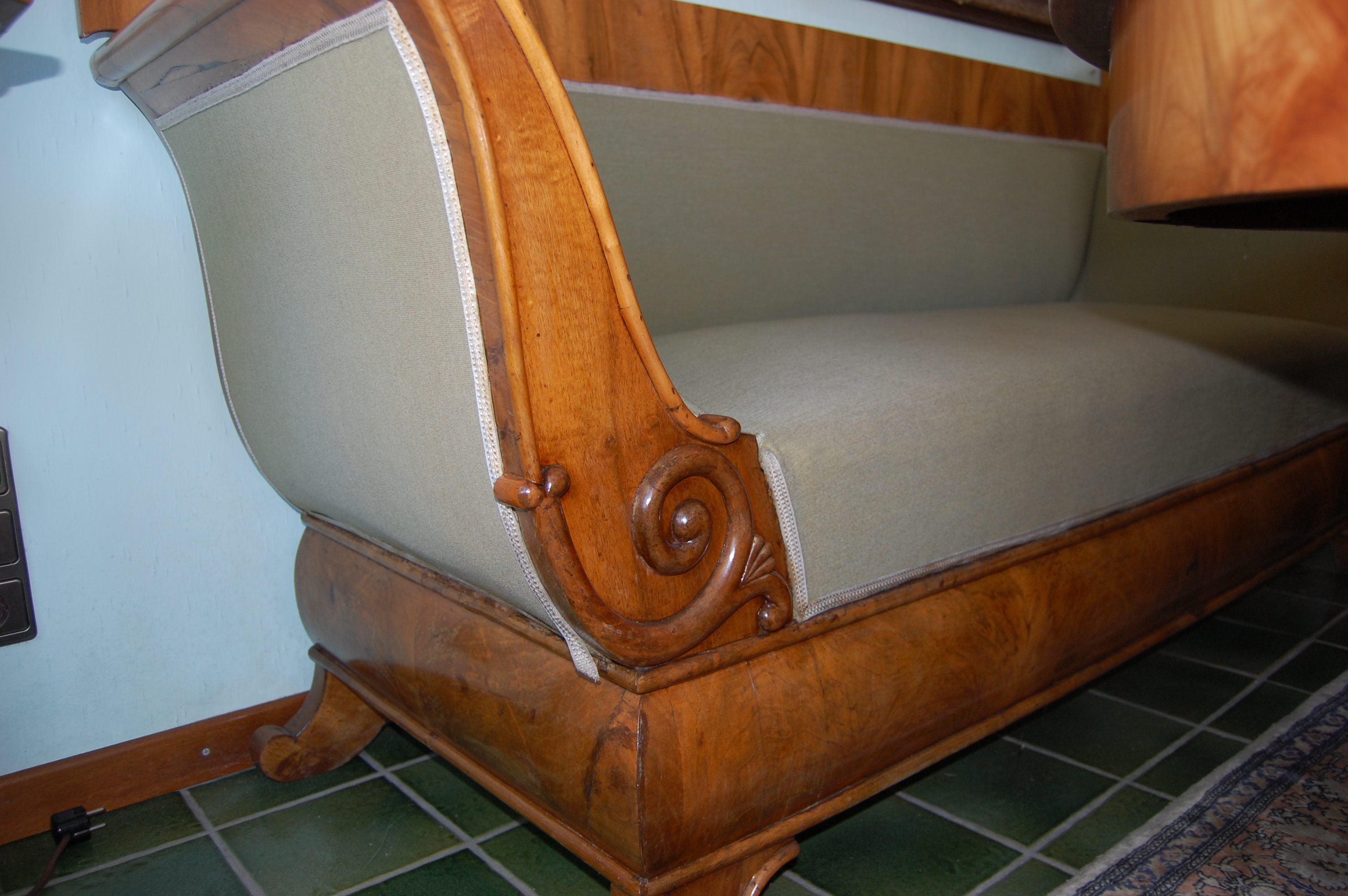 Antique 1840s Walnut veneer Biedermeier sofa 
